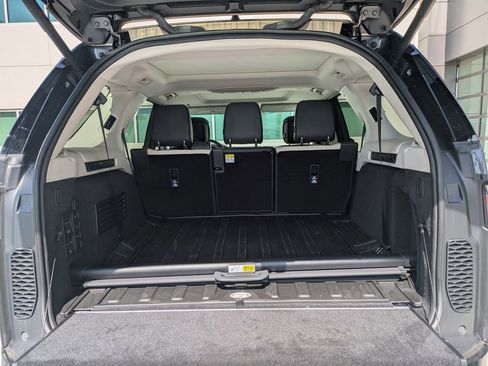 New 2026 Land Rover Discovery Limited Edition AWD/4WD image 14
