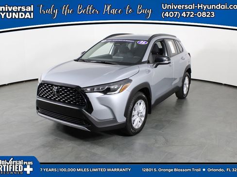 Used 2025 Toyota Corolla Cross LE image 1