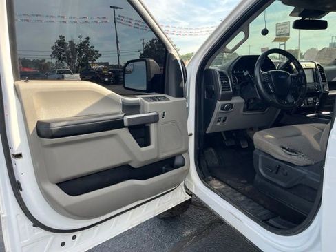 Used 2019 Ford F150 XLT w/ Equipment Group 302A Luxury AWD/4WD image 4
