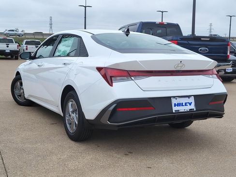 New 2026 Hyundai Elantra SE image 3