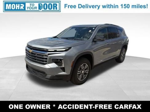 Used 2025 Chevrolet Traverse LT image 1