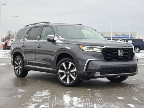 Used 2025 Honda Pilot Elite image 2