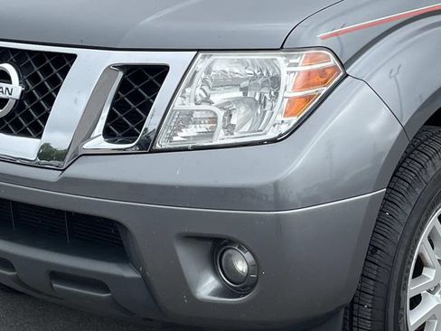 Used 2016 Nissan Frontier SV w/ SV Value Truck Package AWD/4WD image 9
