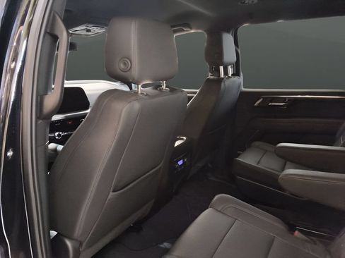 Used 2026 Chevrolet Suburban Z71 w/ Comfort Package AWD/4WD image 31