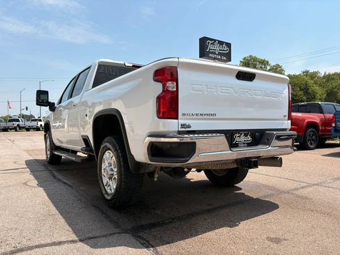 Used 2024 Chevrolet Silverado 2500 LT AWD/4WD image 5