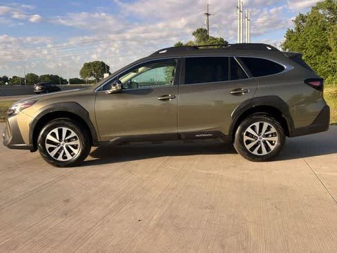 Used 2024 Subaru Outback Premium AWD/4WD image 4