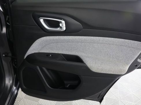 Used 2023 Jeep Compass Latitude image 27