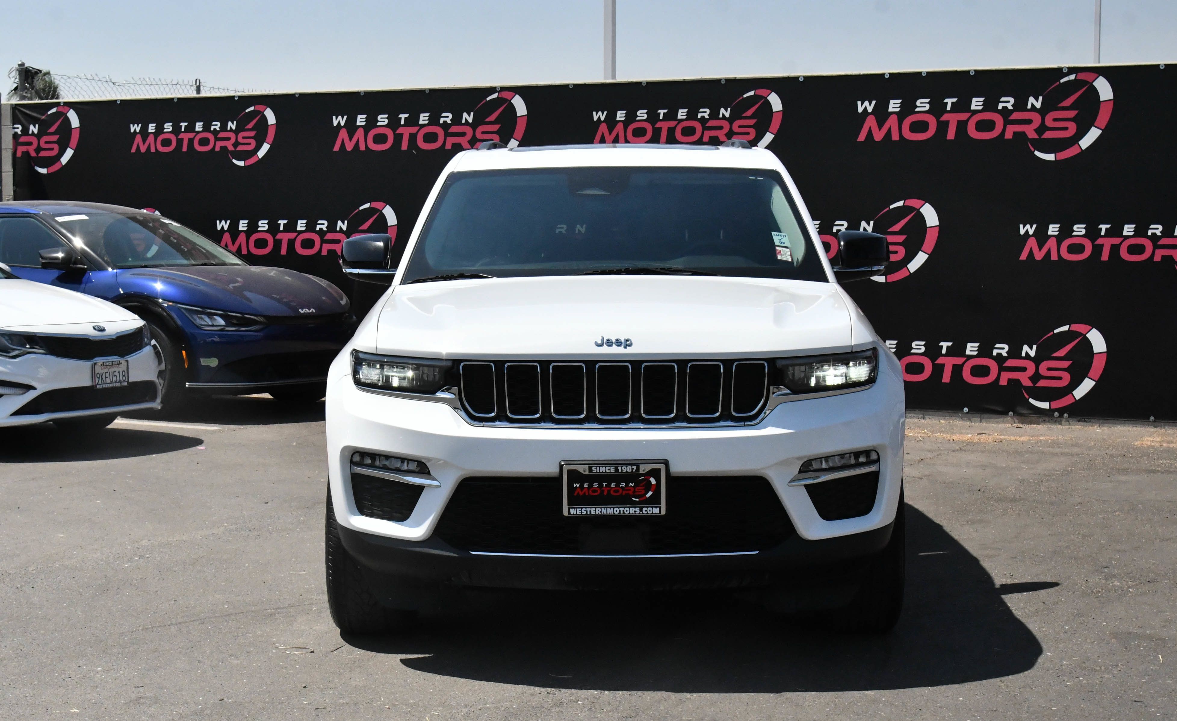 Used 2024 Jeep Grand Cherokee Limited 4xe AWD/4WD image 2