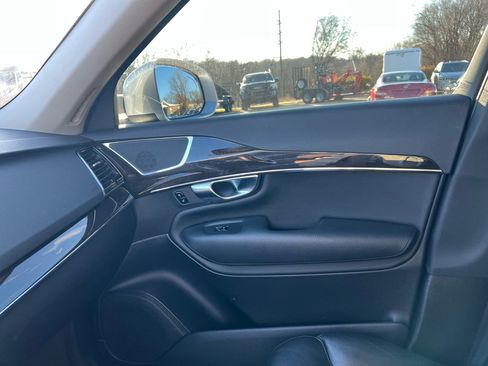 Used 2018 Volvo XC90 T5 Momentum w/ Convenience Package image 13