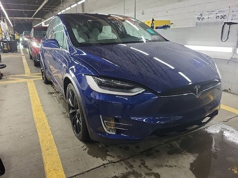 Used 2018 Tesla Model X 100D image 3