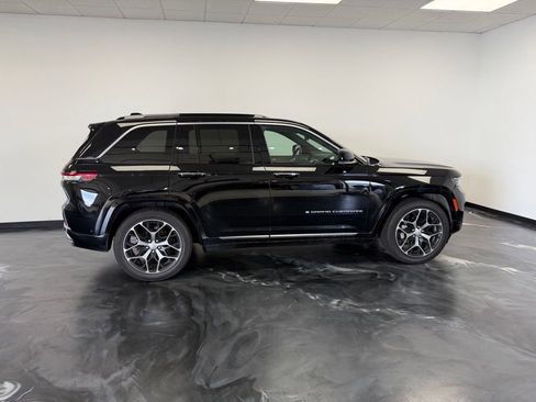 Used 2025 Jeep Grand Cherokee Summit AWD/4WD image 24