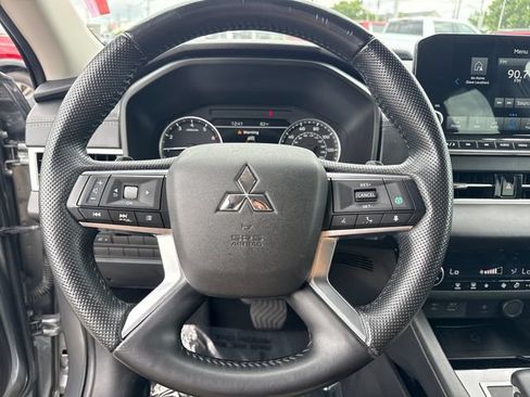 Used 2022 Mitsubishi Outlander SE FWD image 16