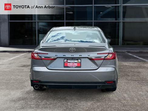 Used 2025 Toyota Camry SE FWD image 9