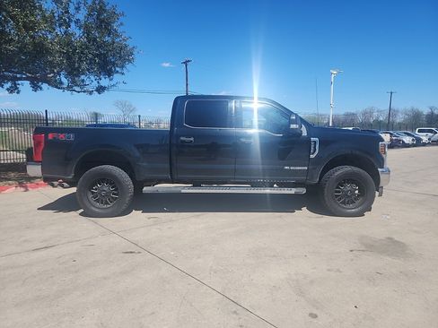 Used 2018 Ford F250 XLT w/ XLT Value Package image 2
