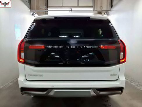 Used 2025 Ford Expedition Max Platinum AWD/4WD image 2