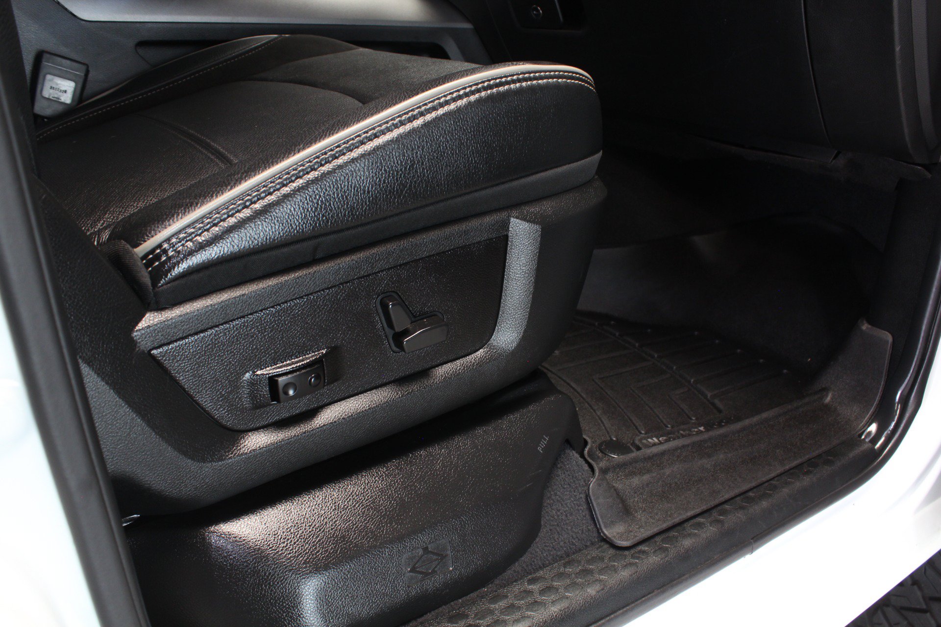 Used 2024 RAM 2500 Laramie w/ Night Edition AWD/4WD image 43