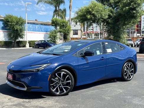 New 2026 Toyota Prius Plug-In Hybrid FWD image 2