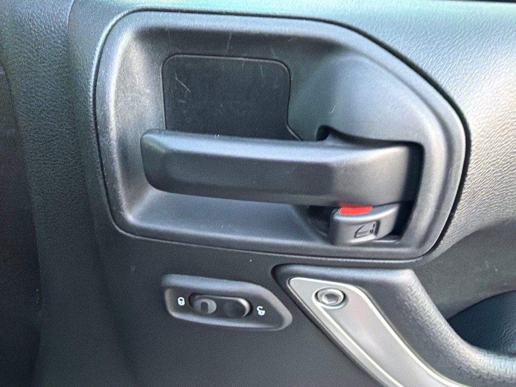 Used 2018 Jeep Wrangler Unlimited Sahara AWD/4WD image 16