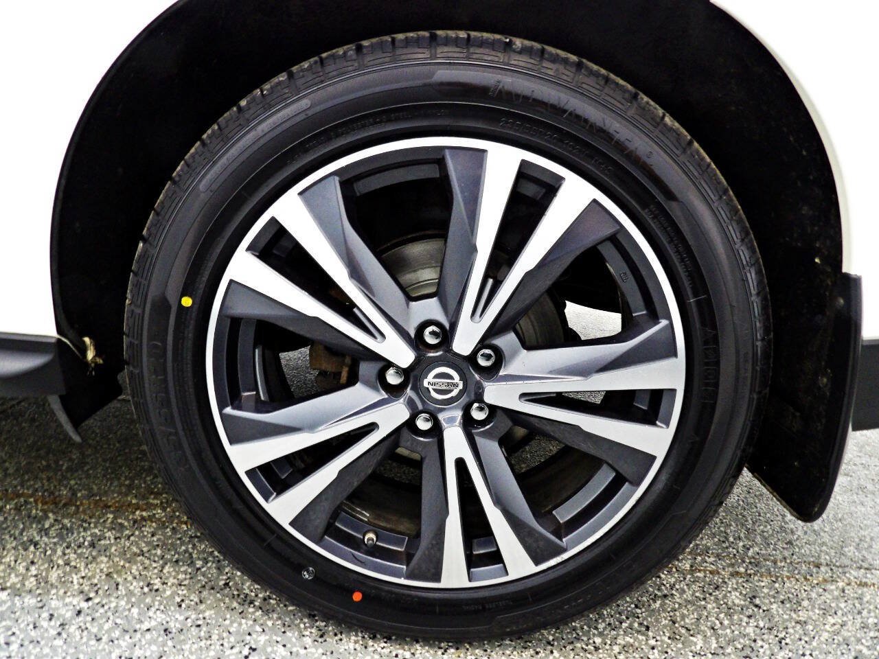 Used 2017 Nissan Pathfinder Platinum AWD/4WD image 23