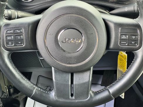 Used 2015 Jeep Wrangler Unlimited Sahara w/ Connectivity Group AWD/4WD image 19
