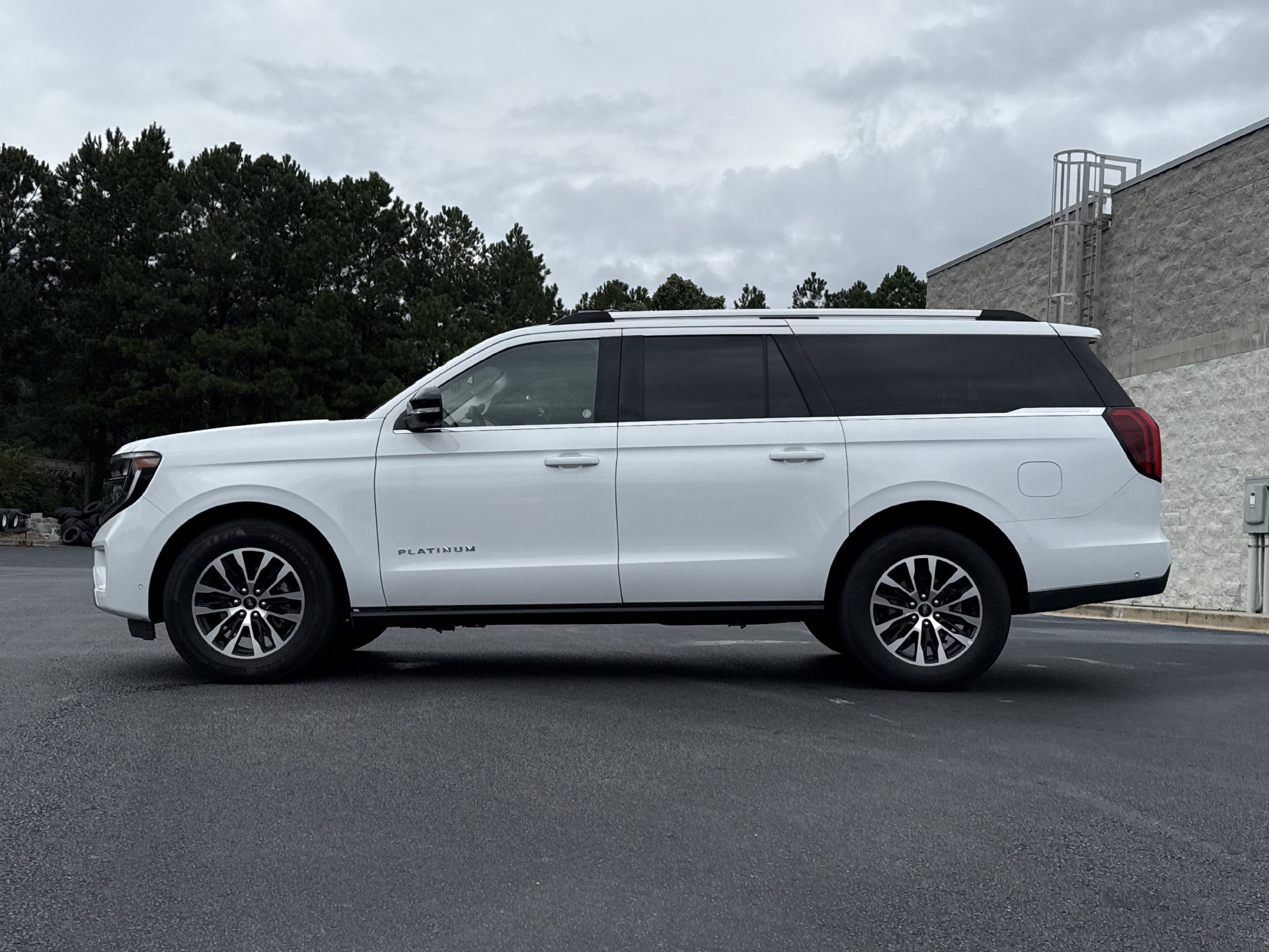 Used 2025 Ford Expedition Max Platinum AWD/4WD image 22