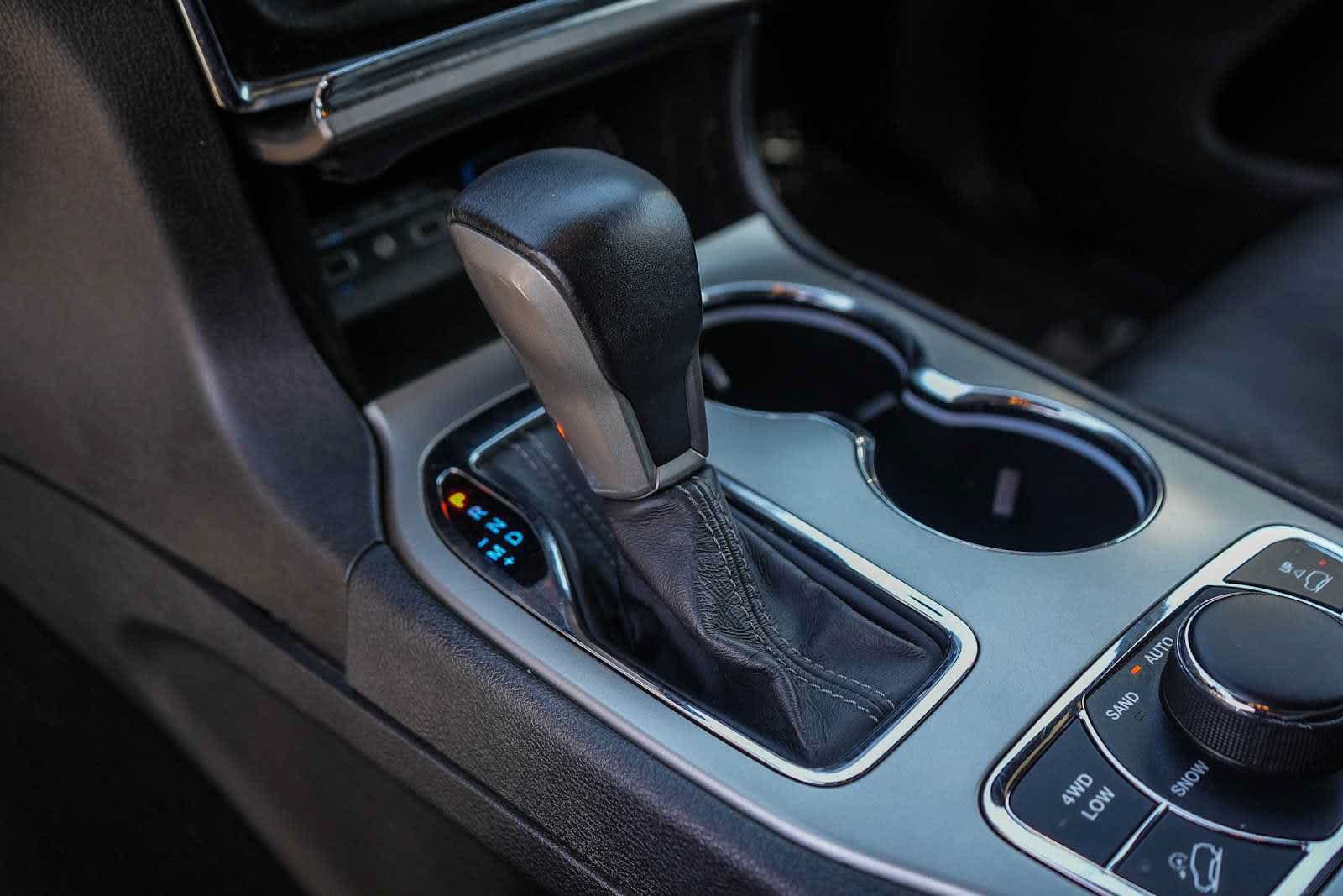 Used 2019 Jeep Grand Cherokee Overland AWD/4WD image 19