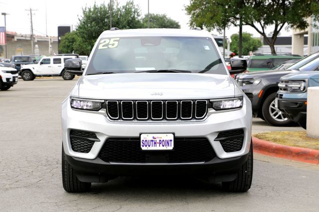 Used 2025 Jeep Grand Cherokee Laredo X w/ Luxury Tech Group I AWD/4WD image 8