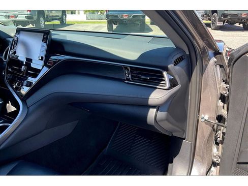 Used 2023 Toyota Camry XLE image 17