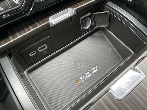 Used 2021 GMC Yukon Denali w/ Denali Premium Package image 36