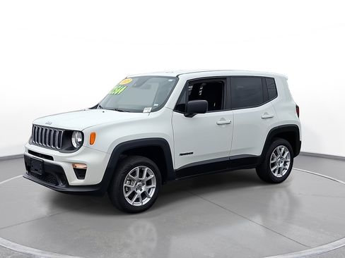 Used 2023 Jeep Renegade Latitude AWD/4WD image 4