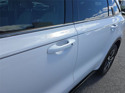 Used 2022 Kia Sorento EX w/ Panoramic Sunroof Package FWD image 12