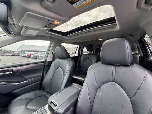 Used 2024 Toyota Highlander Limited image 20