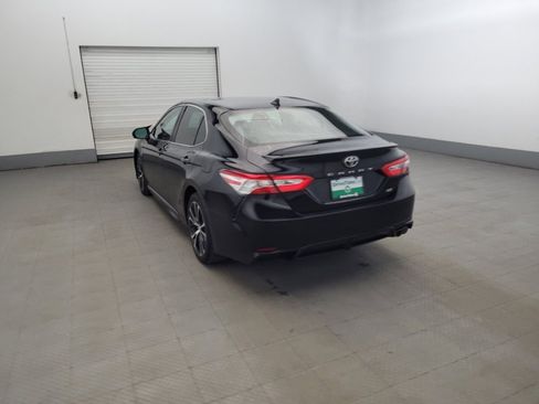 Used 2020 Toyota Camry SE image 5