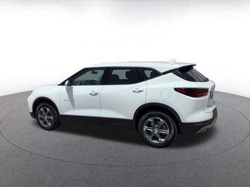 Used 2025 Chevrolet Blazer LT FWD image 8