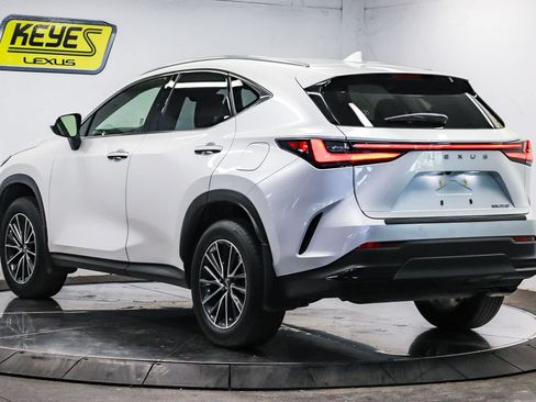 Used 2025 Lexus NX 250 FWD w/ Accessory Package (2T) image 2
