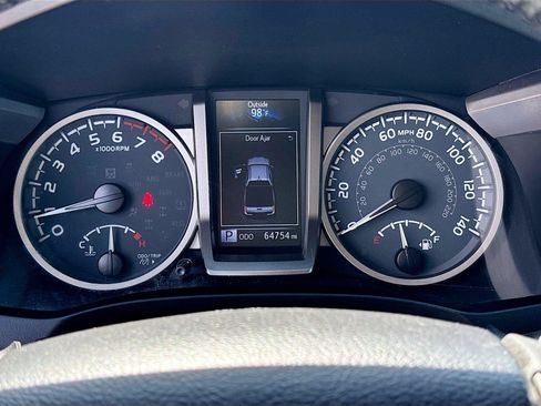 Used 2021 Toyota Tacoma SR5 RWD image 12