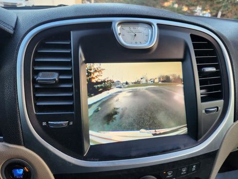 Used 2013 Chrysler 300 w/ Driver Convenience Group image 11