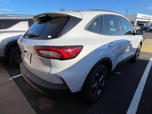 Used 2025 Ford Escape ST-Line FWD image 4