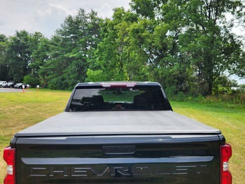 Used 2022 Chevrolet Silverado 1500 RST w/ Redline Edition AWD/4WD image 8