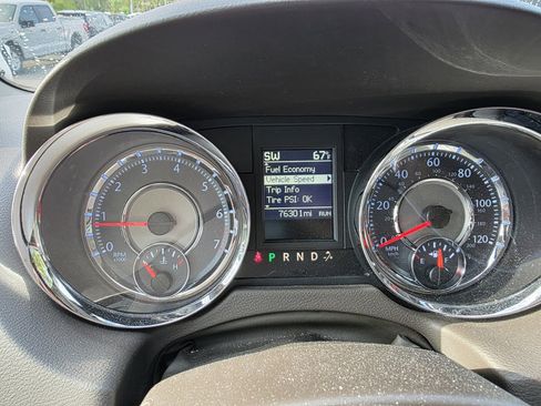 Used 2015 Chrysler Town & Country Limited Platinum image 14