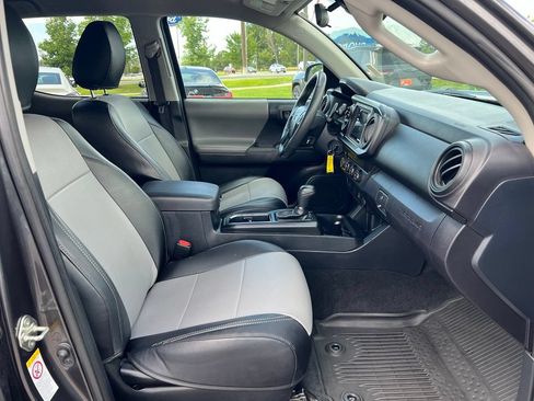 Used 2019 Toyota Tacoma SR w/ SR Convenience Package AWD/4WD image 15