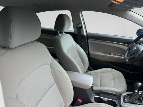 Used 2017 Hyundai Elantra SE FWD image 14