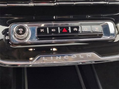 Used 2023 Lincoln Corsair Reserve w/ Equipment Group 201A image 17