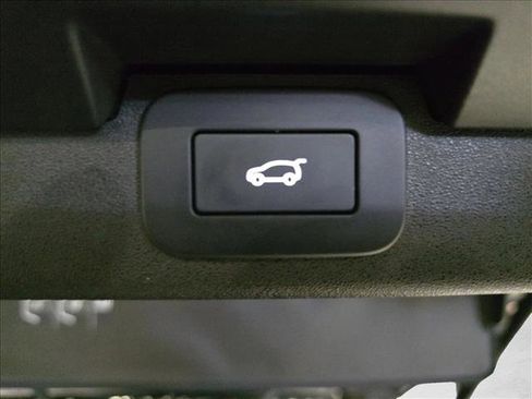 Certified 2024 Land Rover Discovery Dynamic SE image 14