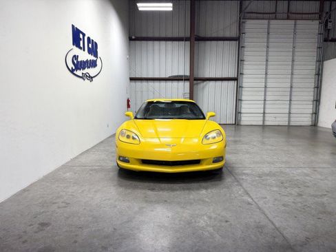 Used 2007 Chevrolet Corvette Coupe w/ Preferred Equipment Group RWD image 6