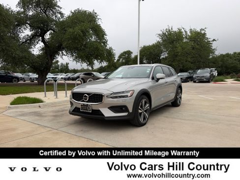 Certified 2025 Volvo V60 B5 Cross Country Plus AWD/4WD image 1