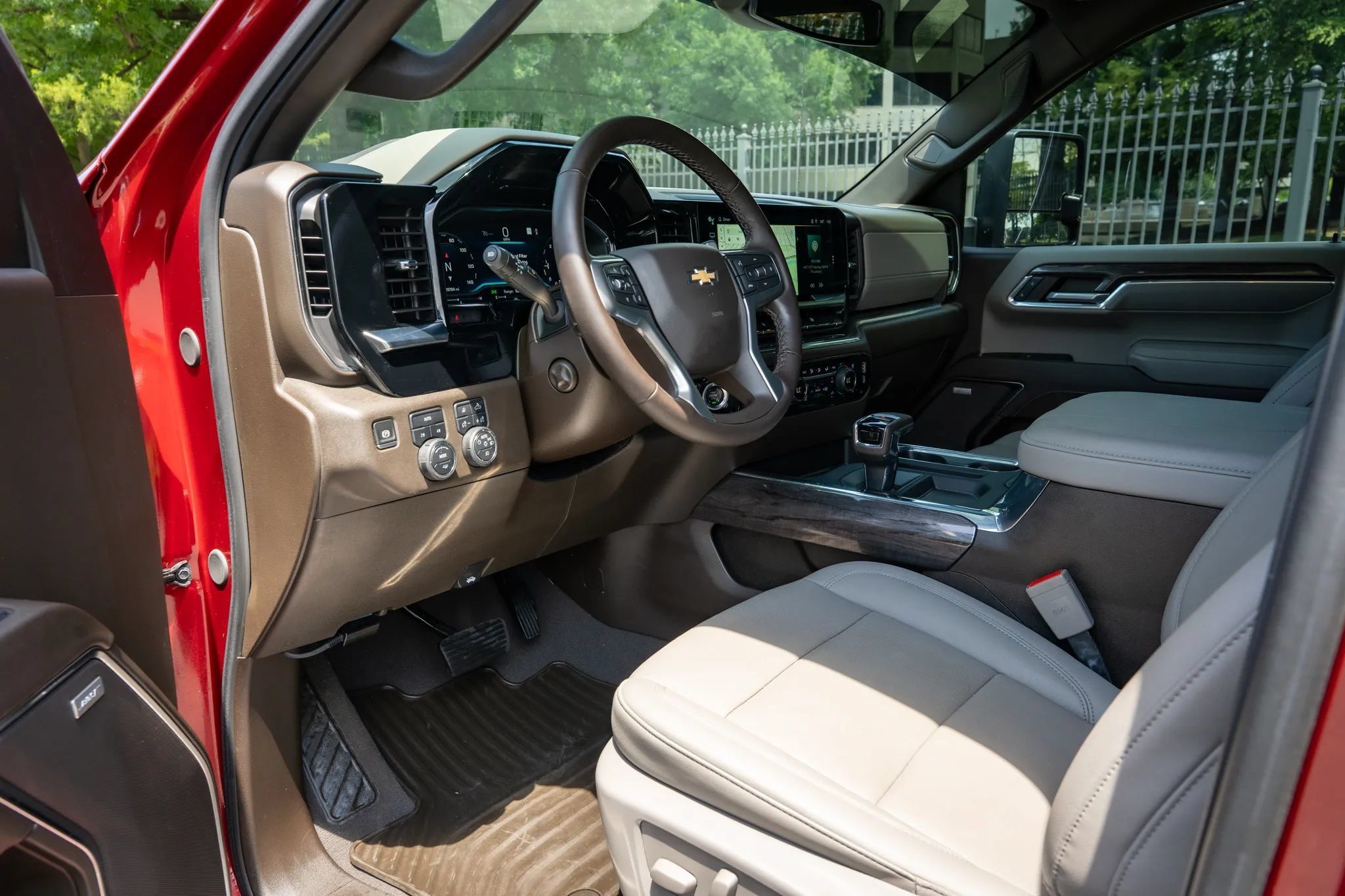 Used 2024 Chevrolet Silverado 1500 LTZ AWD/4WD image 10