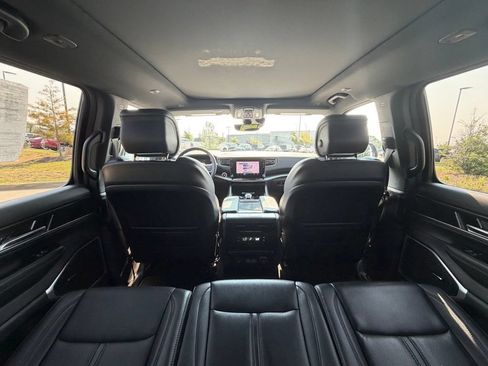 Used 2023 Jeep Wagoneer L 4WD w/ Premium Group I image 41