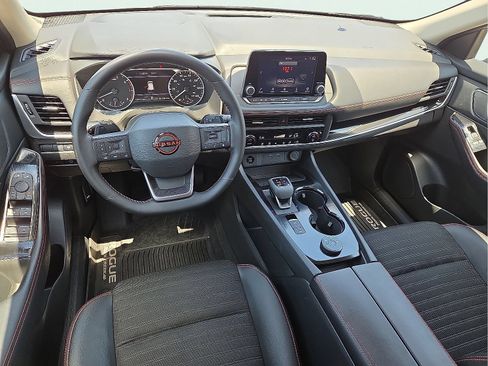 Used 2025 Nissan Rogue SV AWD/4WD image 11