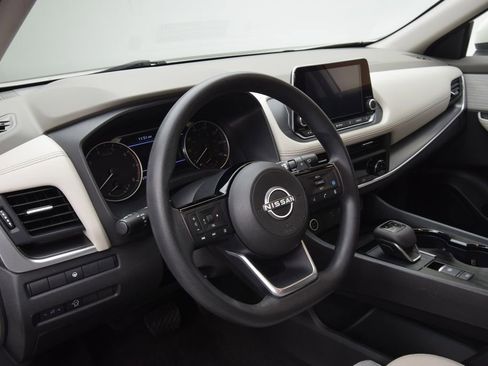 Used 2023 Nissan Rogue SV image 13